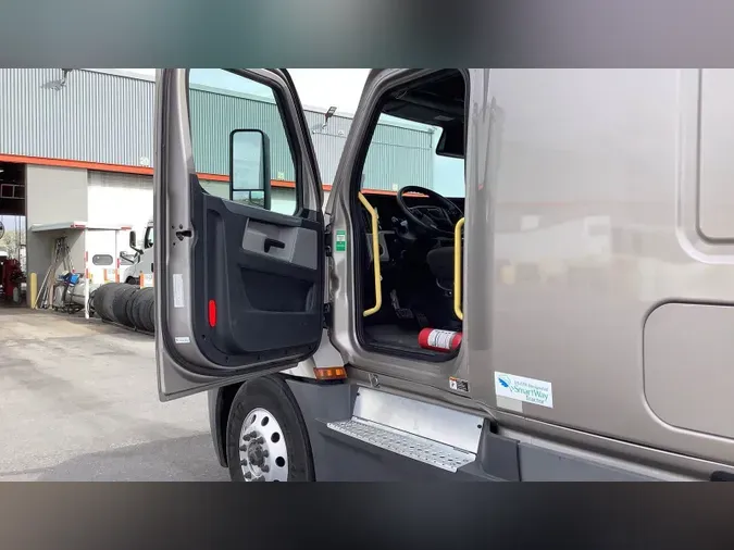 2022 Freightliner Cascadia 126