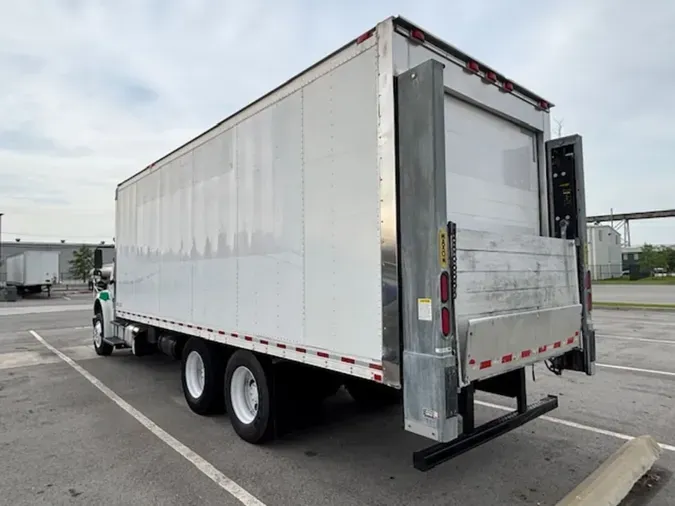 2018 FREIGHTLINER M2 106