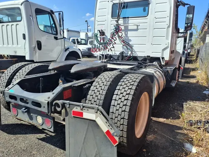 2019 VOLVO VNR42T 300
