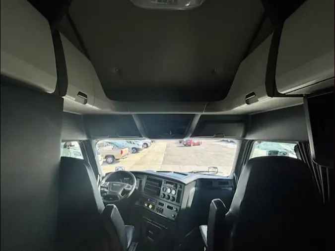 2023 Freightliner Cascadia 126