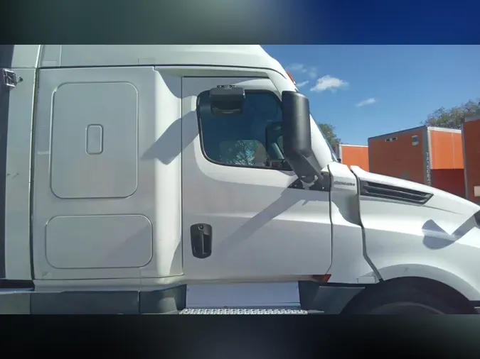 2021 Freightliner Cascadia 126