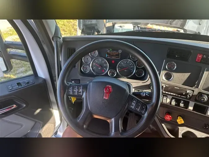 2022 KENWORTH T880