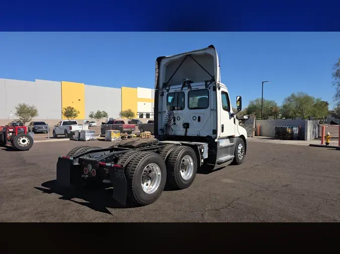 2020 Freightliner Cascadia 126