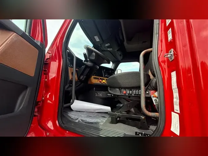 2021 FREIGHTLINER CA126