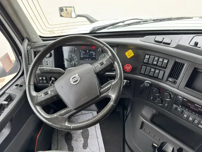2023 VOLVO VNL64T760951f27dd8e3d88ac711205bf3a800ddf