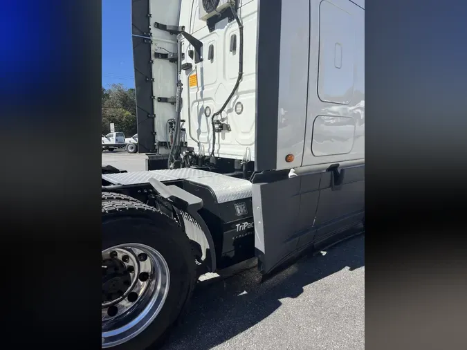 2020 Freightliner Cascadia