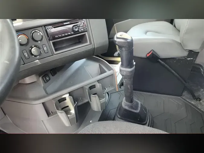 2020 VOLVO VNL300