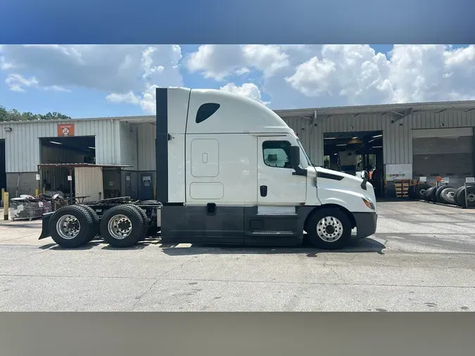 2022 Freightliner Cascadia 126