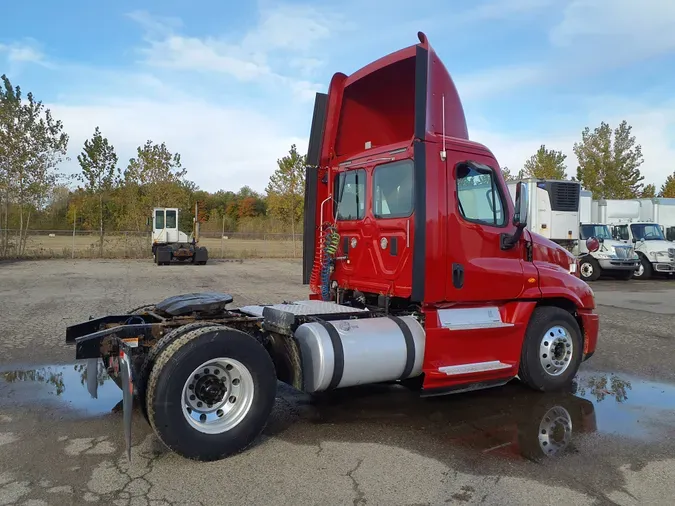 2013 FREIGHTLINER/MERCEDES CASCADIA 125