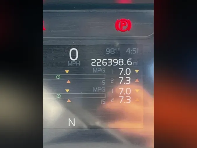 2019 VOLVO VNL64T-3009523a97c5dd7737b0814f9ec248b26c9