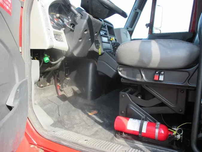 2018 INTERNATIONAL 4300