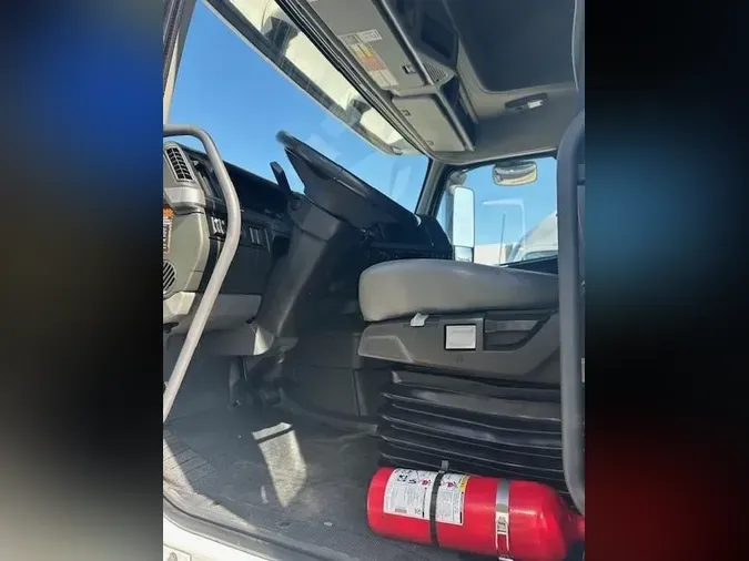 2024 Volvo VNL64T760