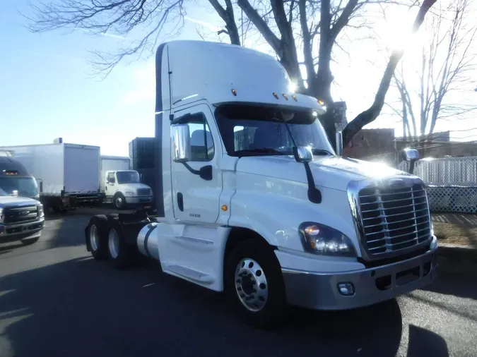 2018 FREIGHTLINER/MERCEDES CASCADIA 125