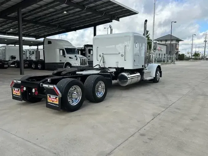 2023 Peterbilt 389