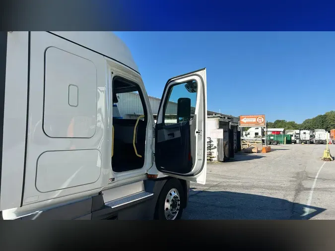 2022 Freightliner Cascadia 126952cc88e1eb6a1d764c6a0158fa591db