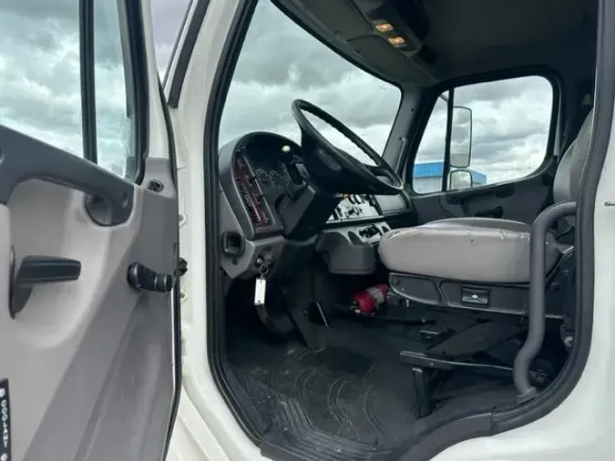 2017 Freightliner Business Class M2 106