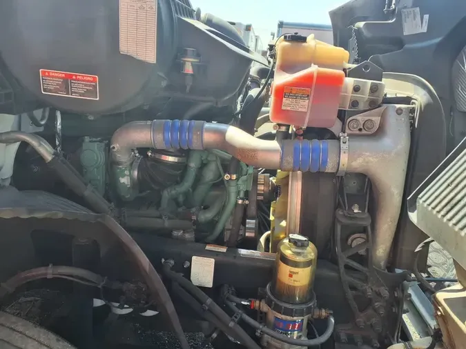 2019 VOLVO VNR42T 300