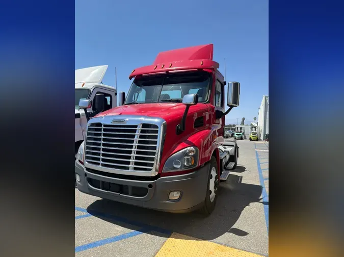 2019 FREIGHTLINER/MERCEDES CASCADIA 113952f286de89e063b2f6c3f515f405523