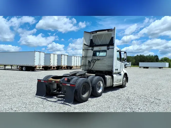 2020 Volvo VNL300