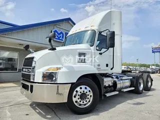 2020 MACK AN64T