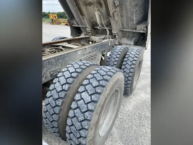 2015 PETERBILT 567