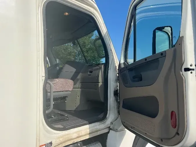 2019 Freightliner X12564ST