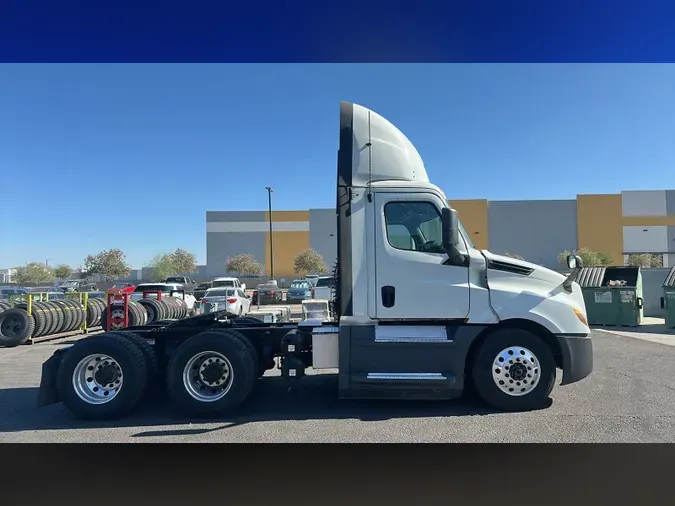 2019 Freightliner Cascadia 126