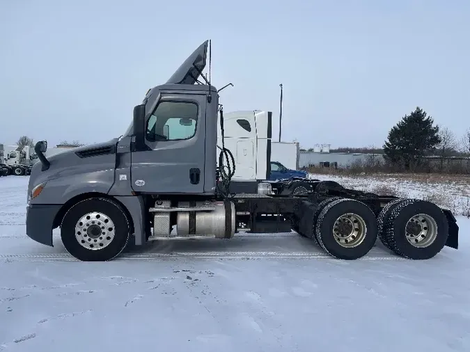 2018 Freightliner T12664ST