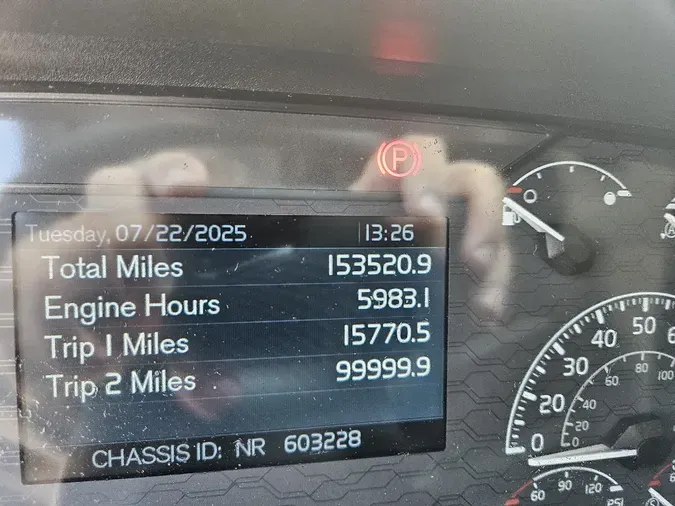 2023 VOLVO VNL64T740