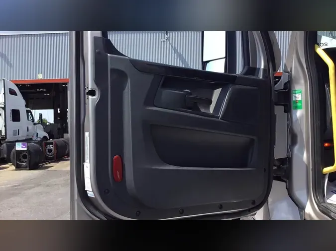 2025 Freightliner Cascadia 126