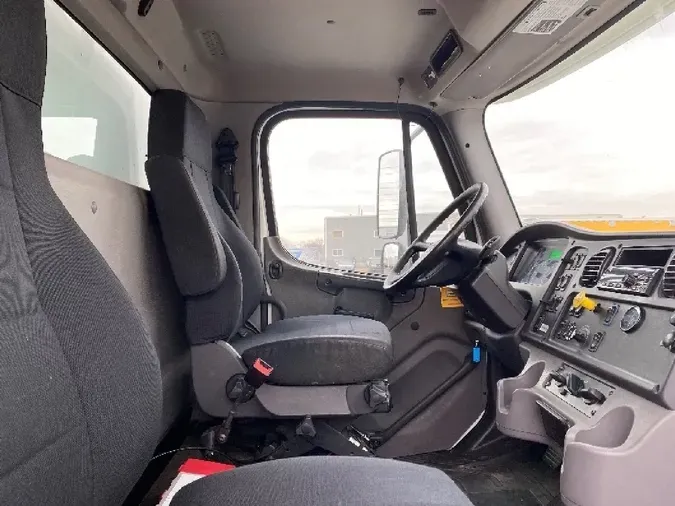 2019 FREIGHTLINER M2