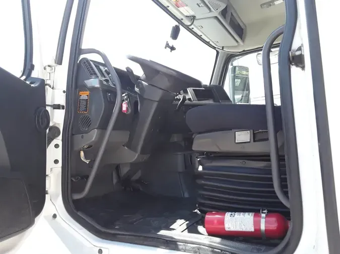 2019 VOLVO VNL64T-300