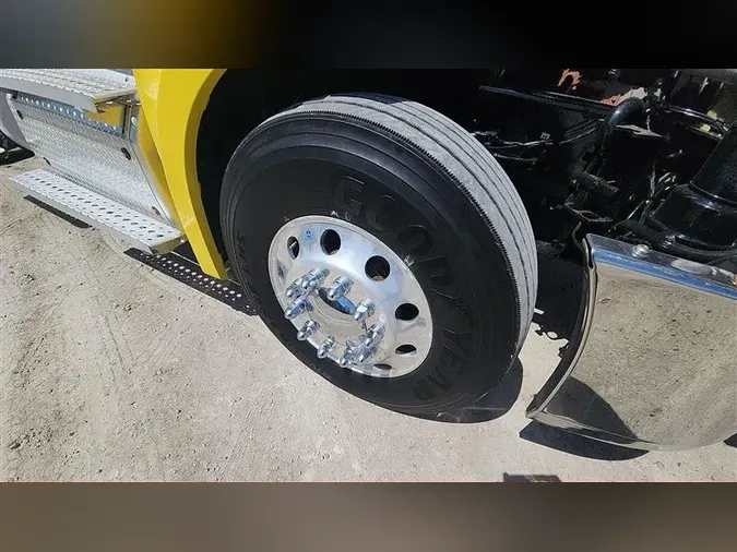 2021 FREIGHTLINER CA126
