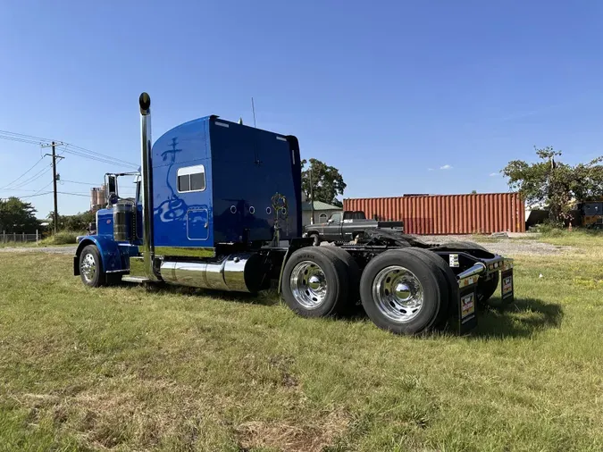 2023 Peterbilt 389