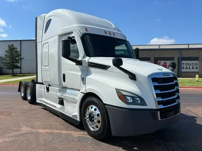 2021 FREIGHTLINER CA126