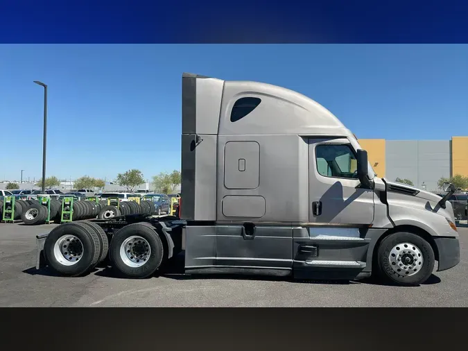 2025 Freightliner Cascadia 126955a3aa3db1efeff1171f0b1556460d5
