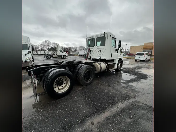 2018 FREIGHTLINER/MERCEDES CASCADIA 125