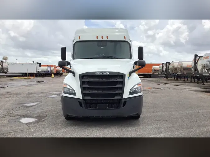 2021 Freightliner Cascadia 126
