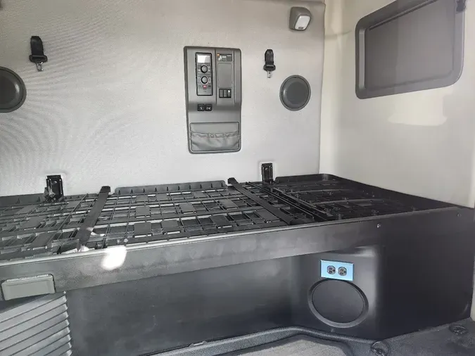 2022 VOLVO VNL64T760