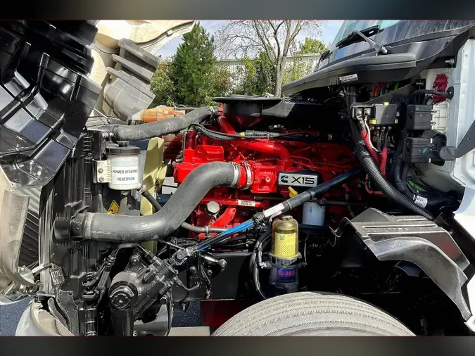 2021 INT LT625 6x4955fa5597c09383c95eafc9073f2593a