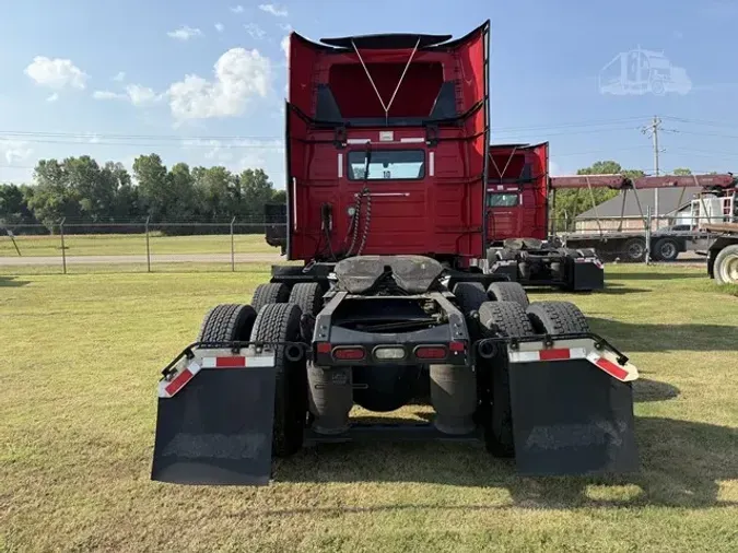 2021 VOLVO VNR64T300