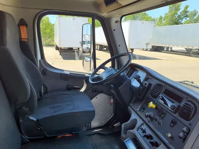 2018 FREIGHTLINER/MERCEDES M2 106