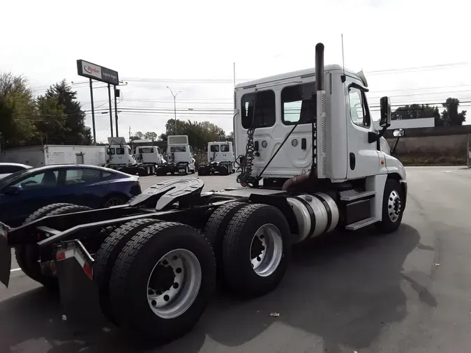 2018 FREIGHTLINER/MERCEDES CASCADIA 125