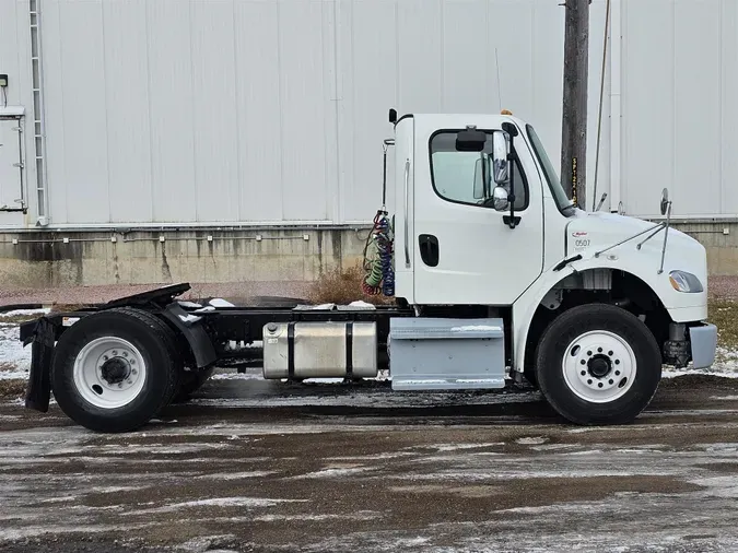 2017 Freightliner M2 106