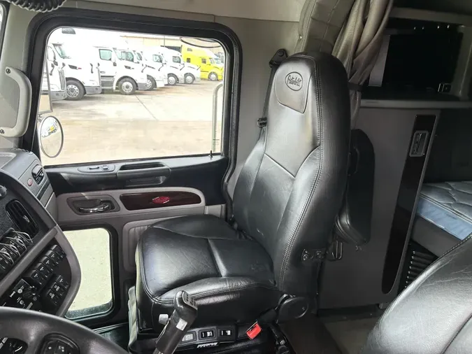 2022 Peterbilt 389