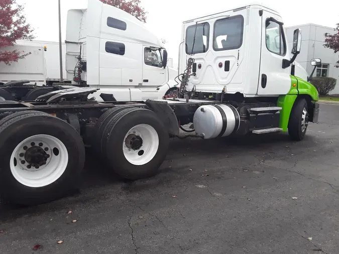 2016 FREIGHTLINER/MERCEDES CASCADIA 125