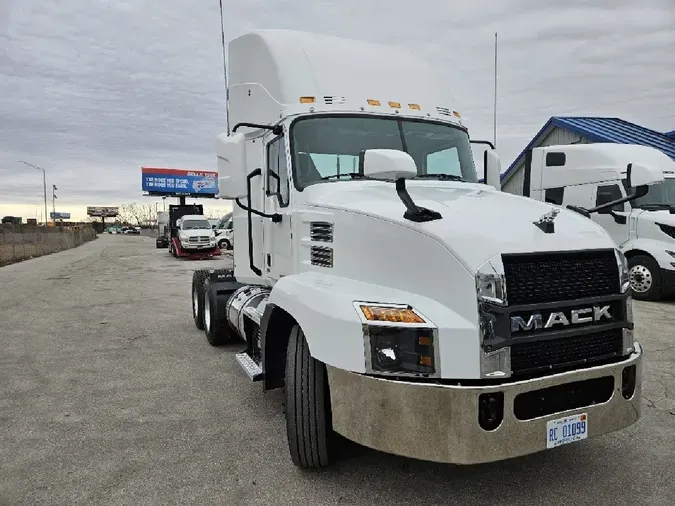 2022 MACK AN64T