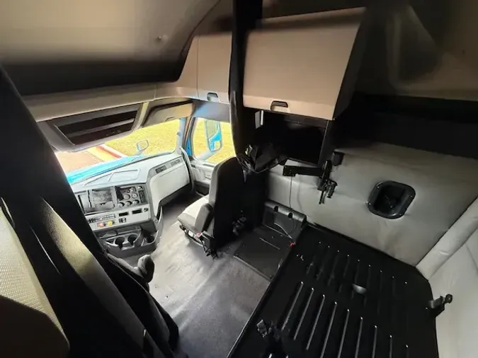 2021 FREIGHTLINER CASCADEVO1