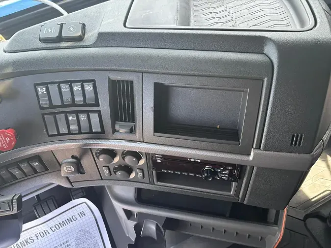 2019 VOLVO VNL64T760