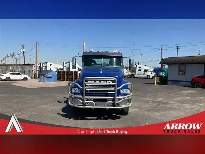2021 MACK GR64BT